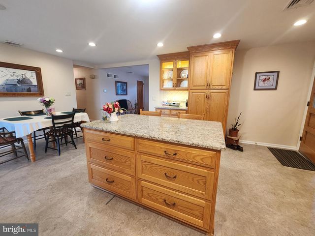 1847 HOSSLER RD, Manheim, PA 17545