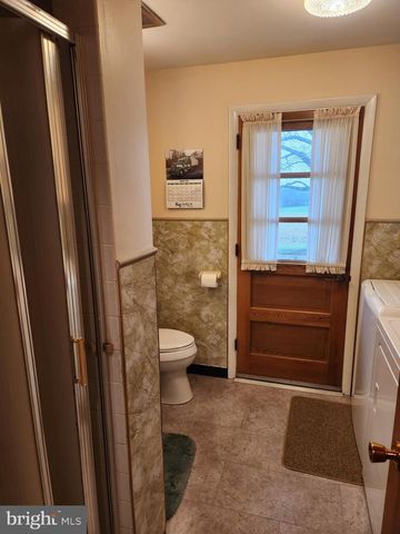 1847 HOSSLER RD, Manheim, PA 17545
