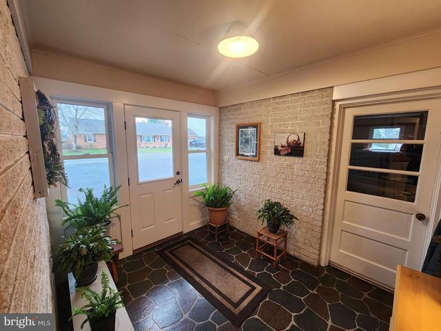 1847 HOSSLER RD, Manheim, PA 17545