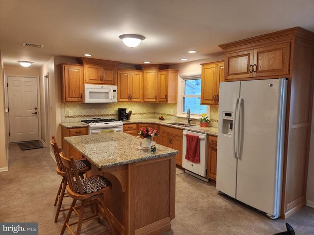 1847 HOSSLER RD, Manheim, PA 17545
