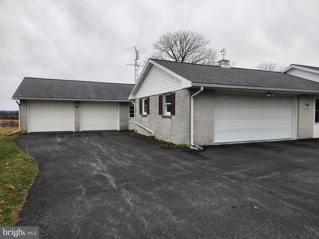 1847 HOSSLER RD, Manheim, PA 17545