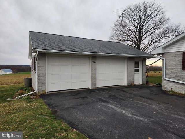 1847 HOSSLER RD, Manheim, PA 17545