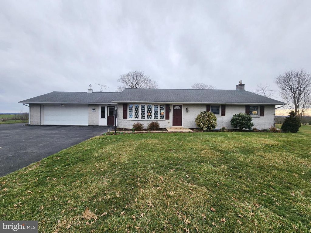 1847 HOSSLER RD, Manheim, PA 17545