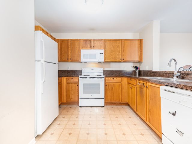 146 Bertram Drive G, Yorkville, IL 60560