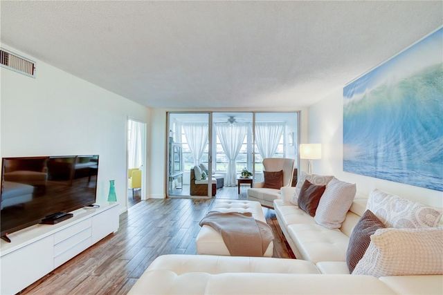 2661 S Course Dr 808, Pompano Beach, FL 33069