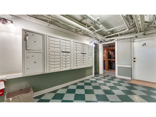 1631 Nw EVERETT St 404, Portland, OR 97209