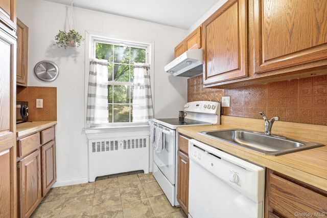 182 Pinewood Road 25, Hartsdale, NY 10530