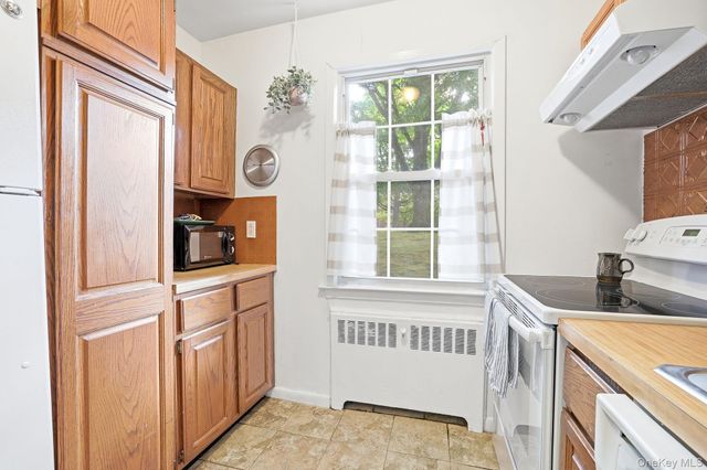 182 Pinewood Road 25, Hartsdale, NY 10530