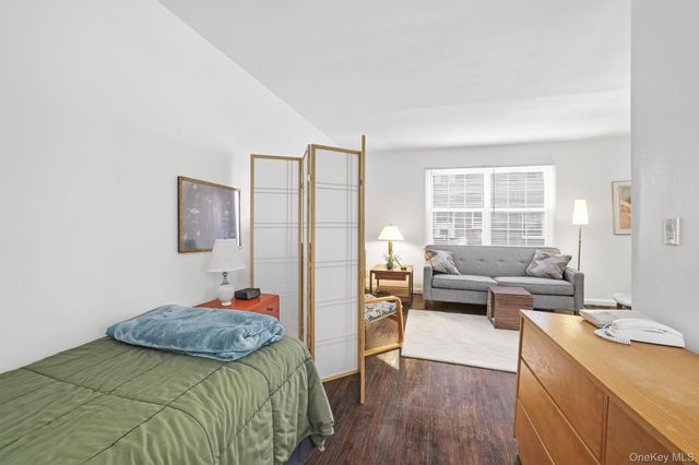 182 Pinewood Road 25, Hartsdale, NY 10530