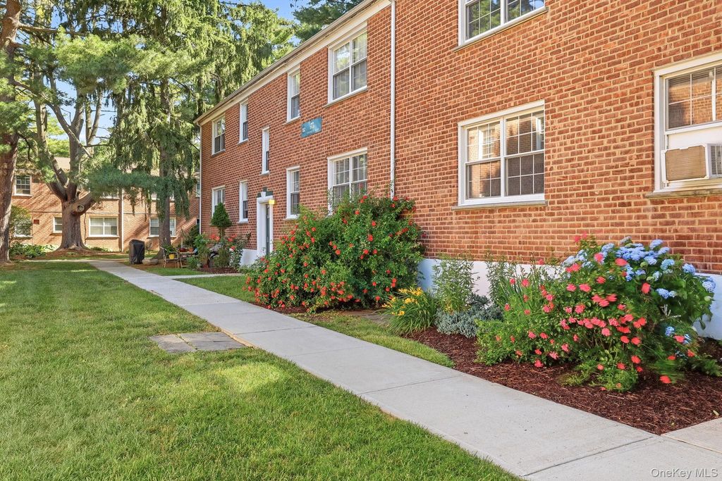 182 Pinewood Road 25, Hartsdale, NY 10530