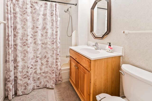 2504 Algonquin Road 17, Rolling Meadows, IL 60008