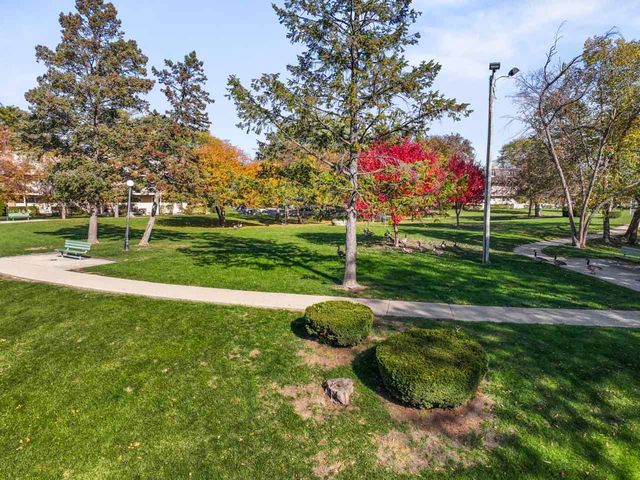 2504 Algonquin Road 17, Rolling Meadows, IL 60008