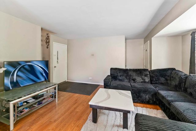 2504 Algonquin Road 17, Rolling Meadows, IL 60008