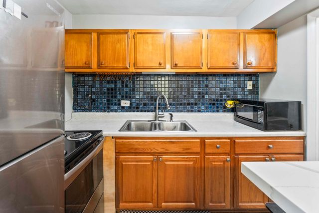2504 Algonquin Road 17, Rolling Meadows, IL 60008
