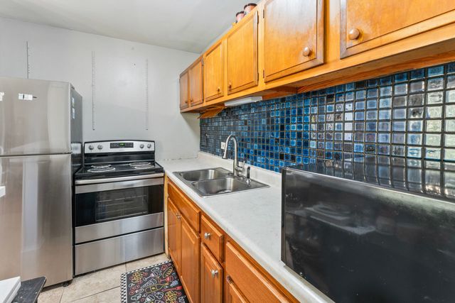 2504 Algonquin Road 17, Rolling Meadows, IL 60008