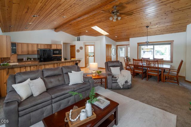 16921 Pony Express Way, Bend, OR 97707