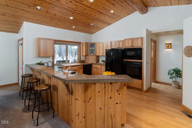 16921 Pony Express Way, Bend, OR 97707