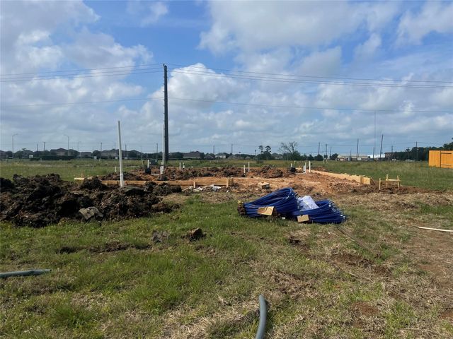 624 Woodhave Lakes Drive, La Marque, TX 77568