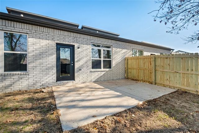 700 Sun Meadows Loop, Centerton, AR 72719