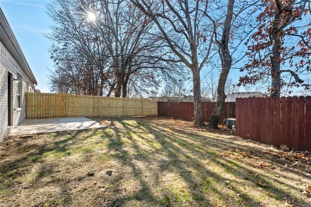 700 Sun Meadows Loop, Centerton, AR 72719