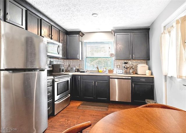 1473 Munroe Falls Avenue, Cuyahoga Falls, OH 44221