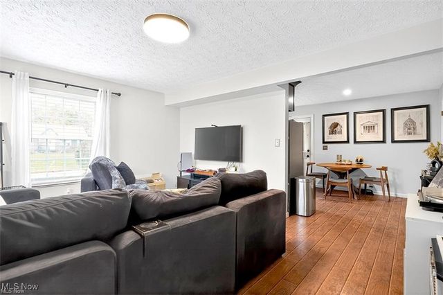 1473 Munroe Falls Avenue, Cuyahoga Falls, OH 44221