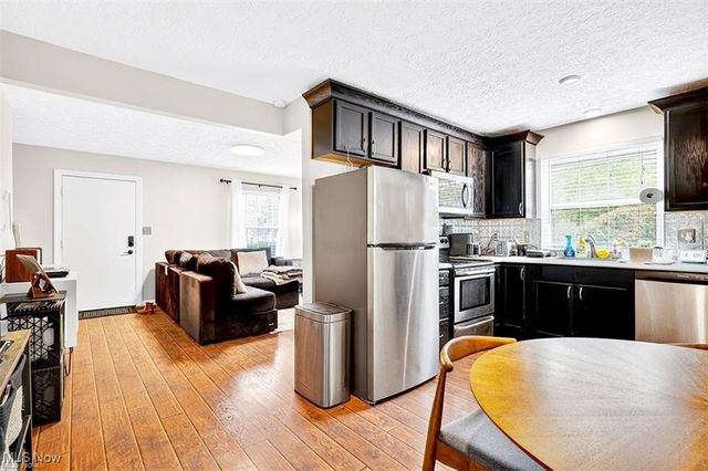 1473 Munroe Falls Avenue, Cuyahoga Falls, OH 44221