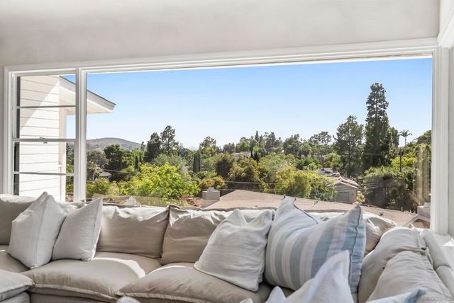 10409 Grandview Dr, La Mesa, CA 91941