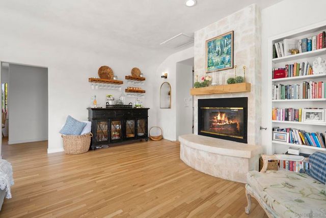 10409 Grandview Dr, La Mesa, CA 91941