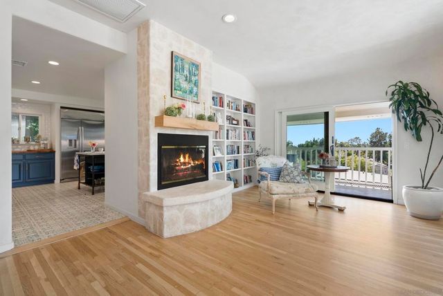 10409 Grandview Dr, La Mesa, CA 91941