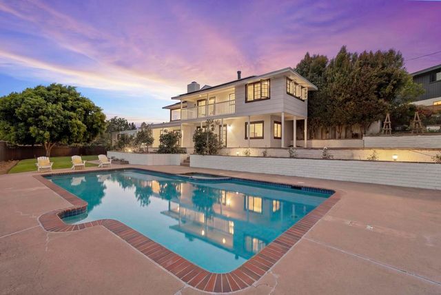 10409 Grandview Dr, La Mesa, CA 91941