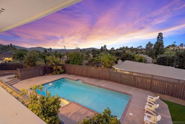 10409 Grandview Dr, La Mesa, CA 91941