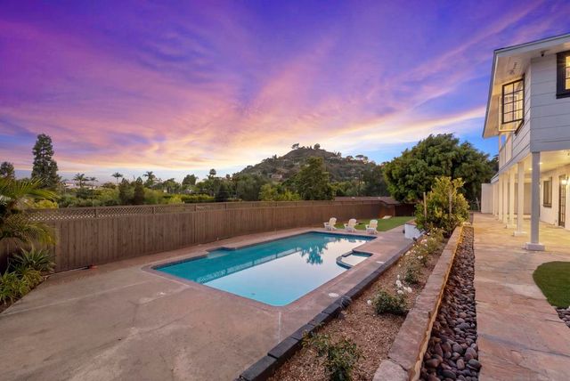 10409 Grandview Dr, La Mesa, CA 91941