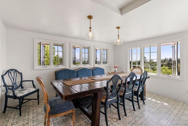 10409 Grandview Dr, La Mesa, CA 91941