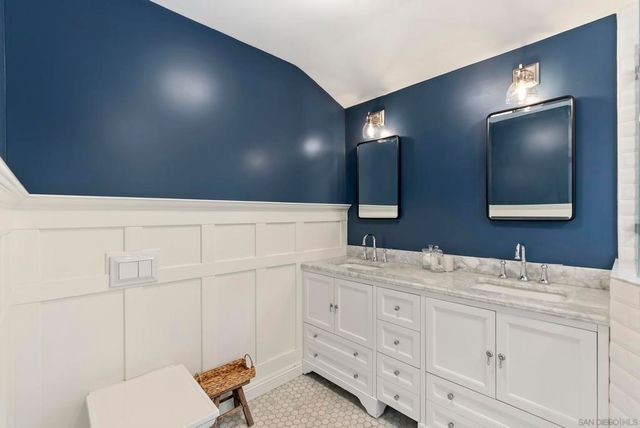 10409 Grandview Dr, La Mesa, CA 91941