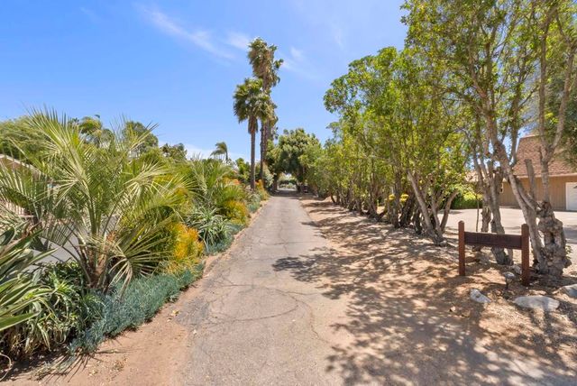 10409 Grandview Dr, La Mesa, CA 91941