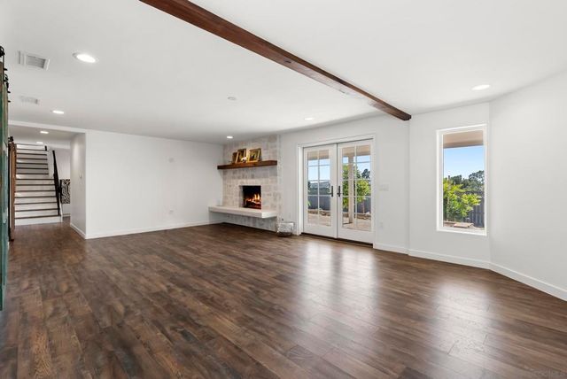 10409 Grandview Dr, La Mesa, CA 91941