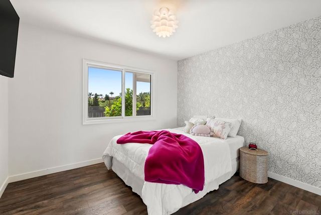 10409 Grandview Dr, La Mesa, CA 91941