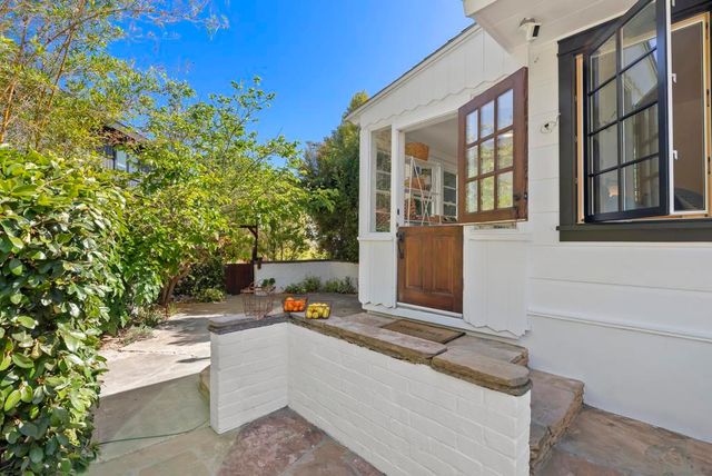 10409 Grandview Dr, La Mesa, CA 91941