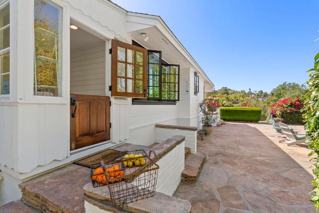 10409 Grandview Dr, La Mesa, CA 91941