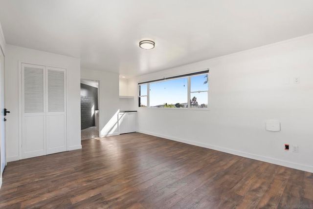 10409 Grandview Dr, La Mesa, CA 91941