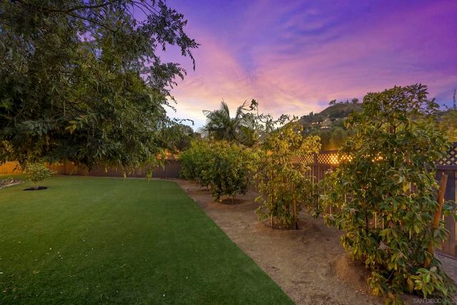 10409 Grandview Dr, La Mesa, CA 91941