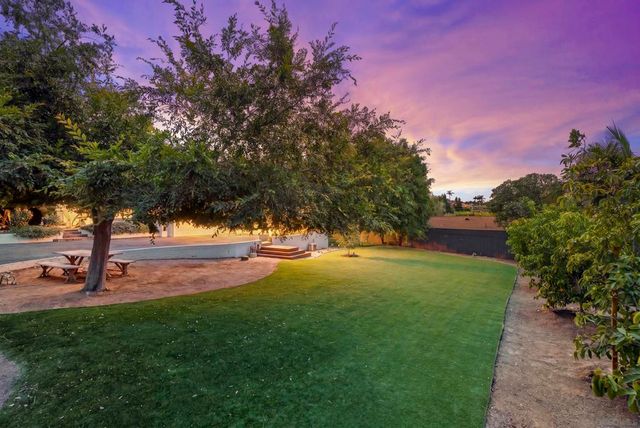 10409 Grandview Dr, La Mesa, CA 91941