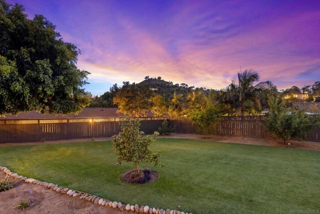 10409 Grandview Dr, La Mesa, CA 91941