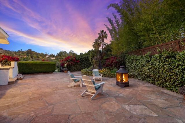 10409 Grandview Dr, La Mesa, CA 91941