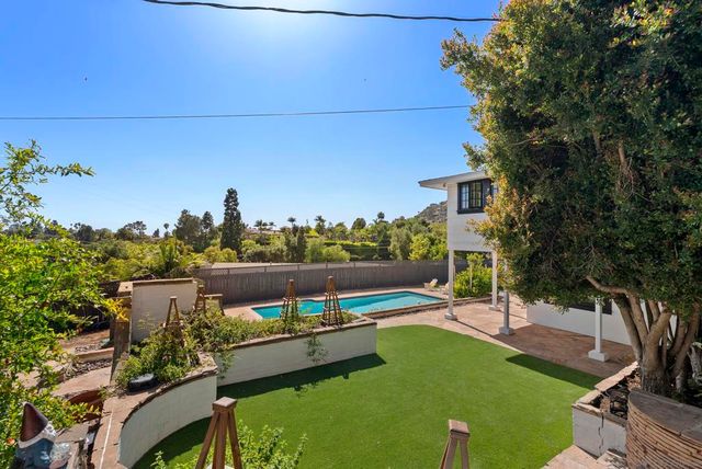 10409 Grandview Dr, La Mesa, CA 91941