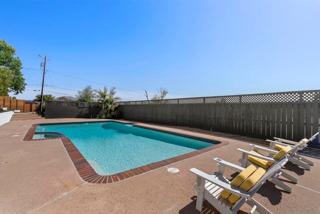 10409 Grandview Dr, La Mesa, CA 91941