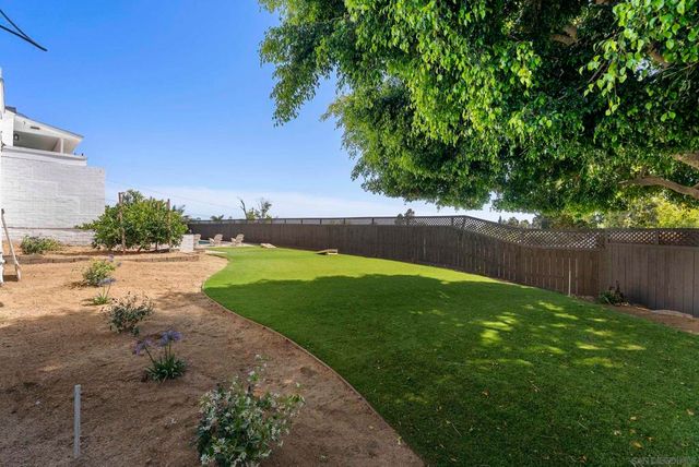 10409 Grandview Dr, La Mesa, CA 91941