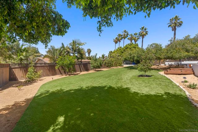 10409 Grandview Dr, La Mesa, CA 91941