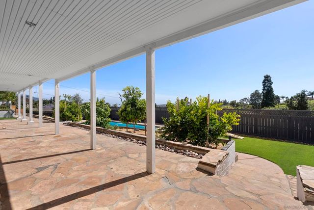 10409 Grandview Dr, La Mesa, CA 91941